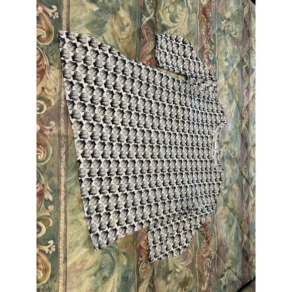 Chico's Clam Shell Patterned Top - Picture 4 of 4